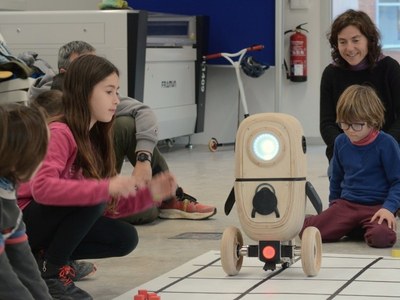 Èxit del taller “Juga, crea i aprèn programació amb la Veta!” al TechLab Manresa