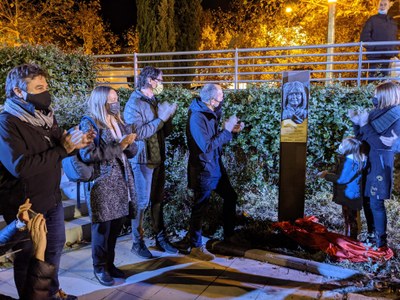 Una escultura de Ramon Oms homenajea a Rosa Argelaguet en el campus universitario de Manresa